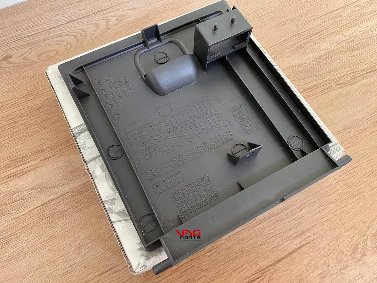 Tapa Caja Fusibles Gol Saveiro Parati G3 Gris - Imagem 3