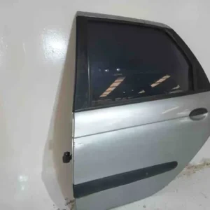 Puerta trasera izquierda Renault   2006 (usado)