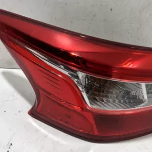 Piloto izquierdo Nissan Sentra 17/20 W/LED Original (Usado)