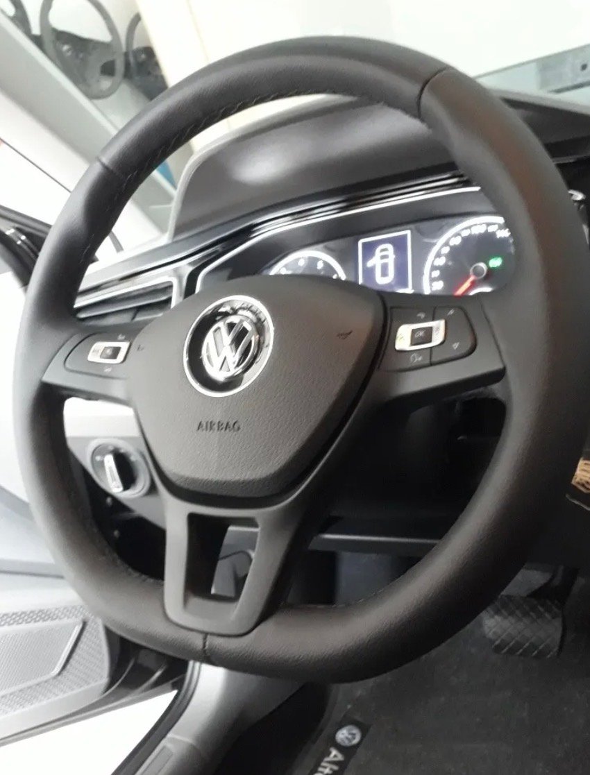 Funda para volante cosida Polo y Virtus en cuero liso negro